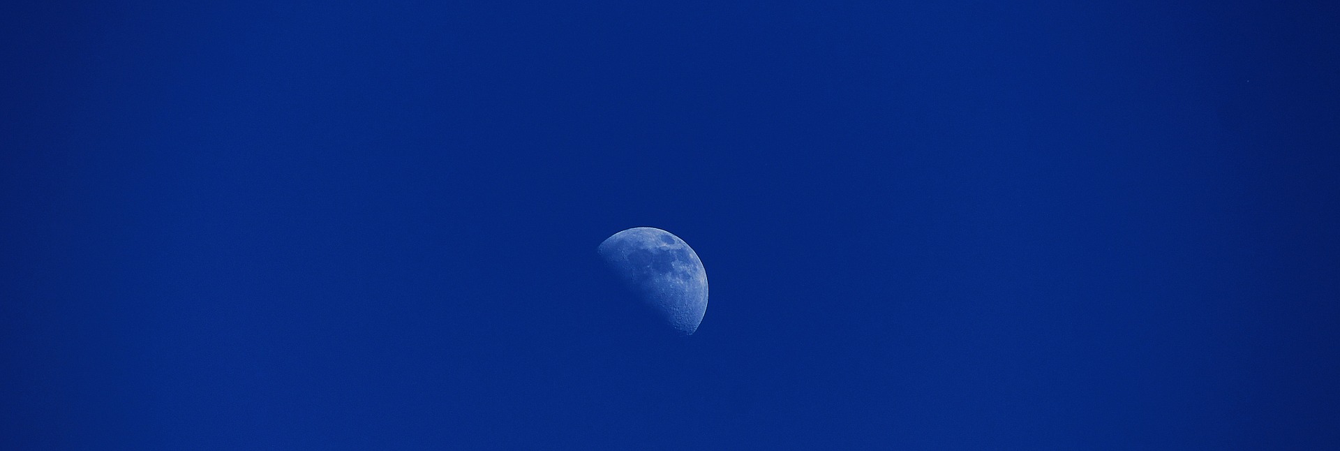 moon-769918_1920